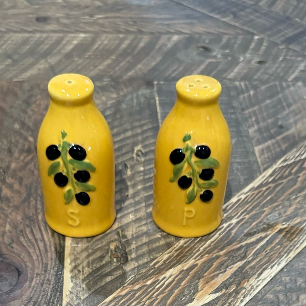 Vintage French Revol Salt & Pepper Shakers. Farmhouse Decor, Kitchenware.